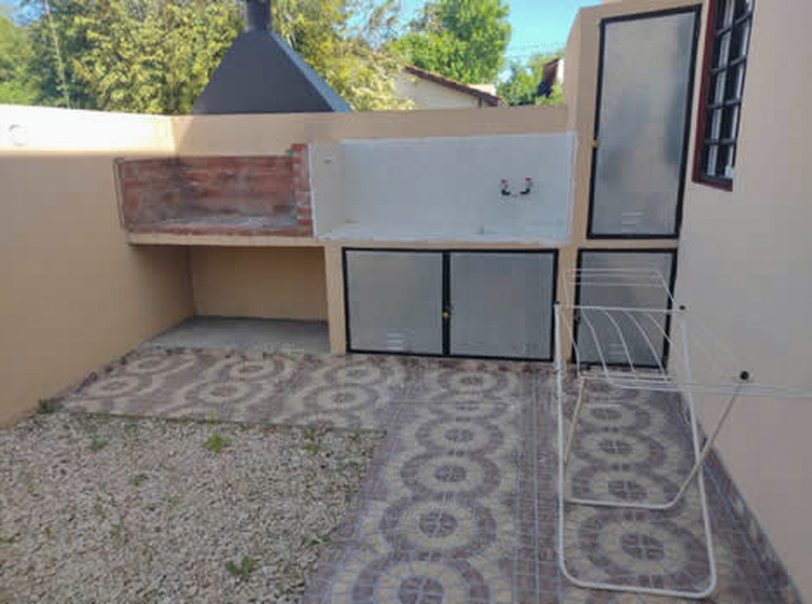 Dúplex con patio y parrilla en Mar del Tuyú miniatura 8