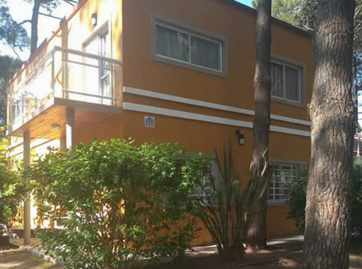 Dúplex con parque y parrilla en Costa del Este miniatura 2