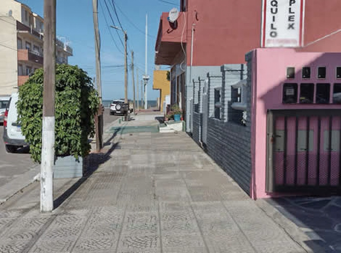 Dúplex con pileta y parrilla en Mar del Tuyú miniatura 8