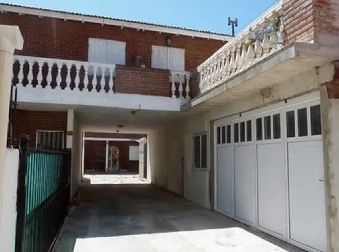 Dúplex con patio y parrilla frente al mar en Mar del Tuyú miniatura 2