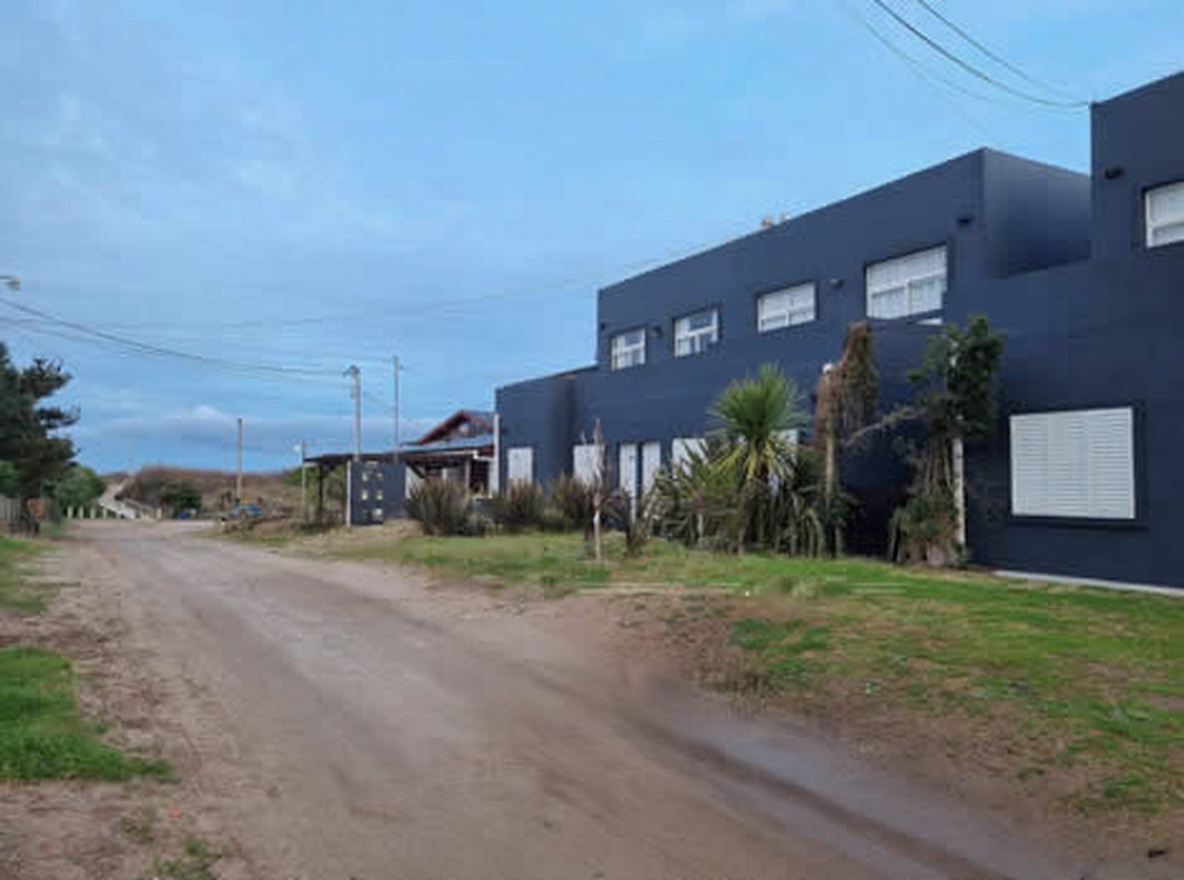 Dúplex con parque y parrilla frente al mar en Aguas Verdes