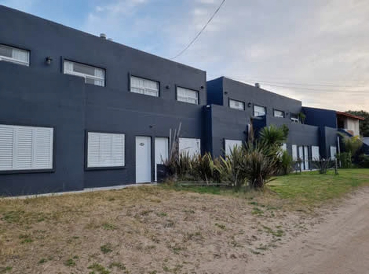 Dúplex con parque y parrilla frente al mar en Aguas Verdes miniatura 2