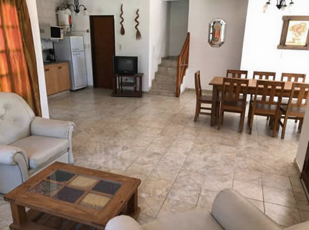 Dúplex con parrilla a 200 metros del mar en Costa del Este miniatura 3