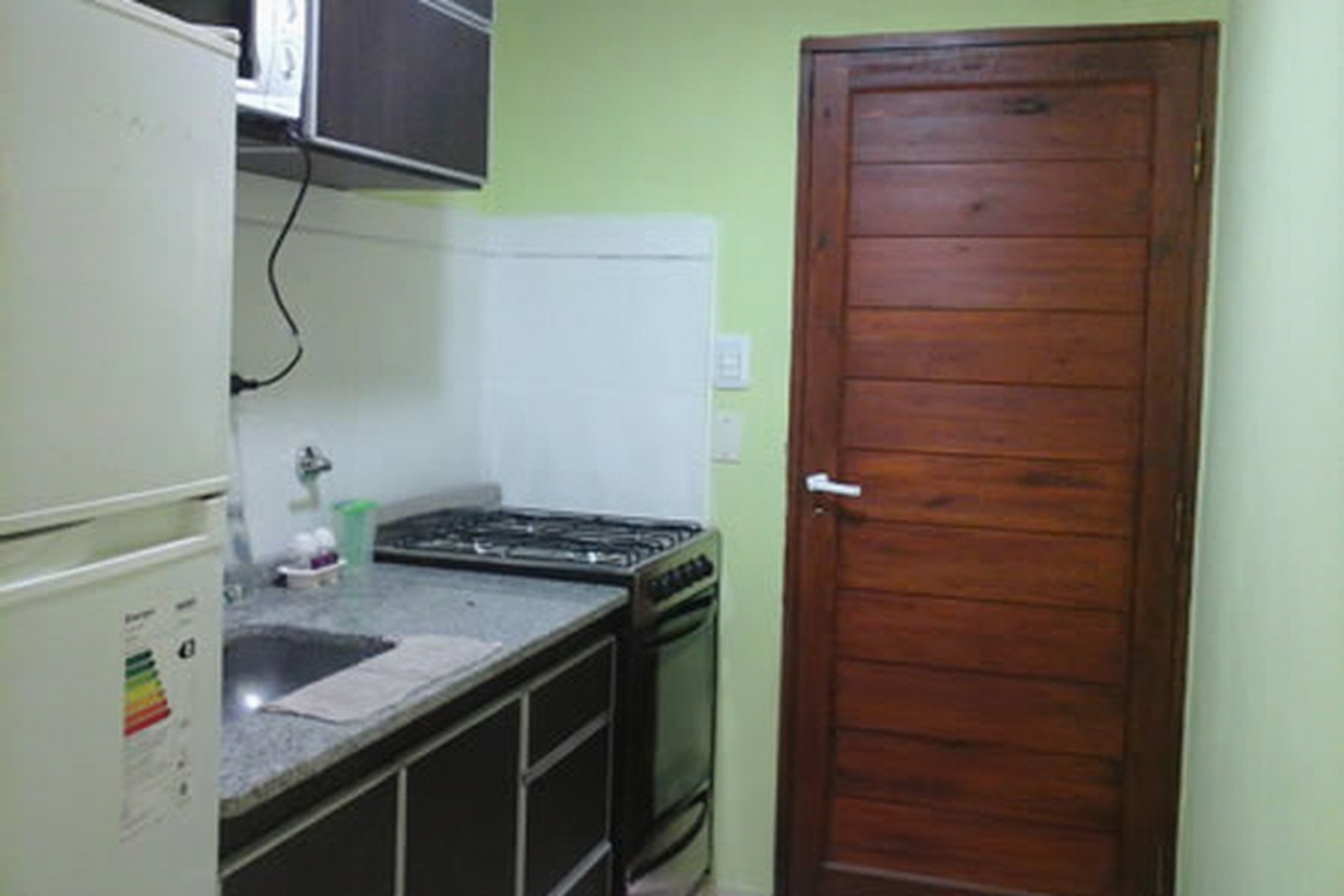 Dúplex con pileta y parrilla a 70 metros del mar en Mar del Tuyú miniatura 4