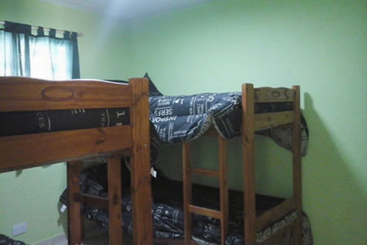 Dúplex con pileta y parrilla a 70 metros del mar en Mar del Tuyú miniatura 7