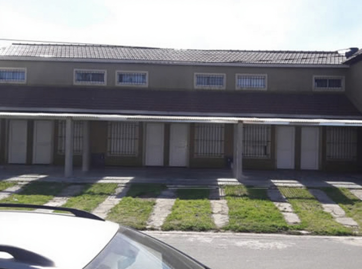 Dúplex con pileta y parrilla a 70 metros del mar en Mar del Tuyú miniatura 10