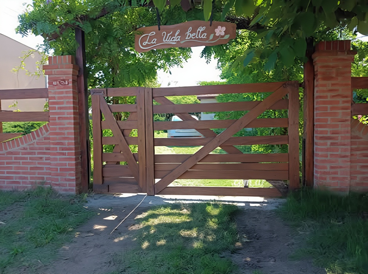 Cabaña con parque y parrilla en Mar del Tuyú