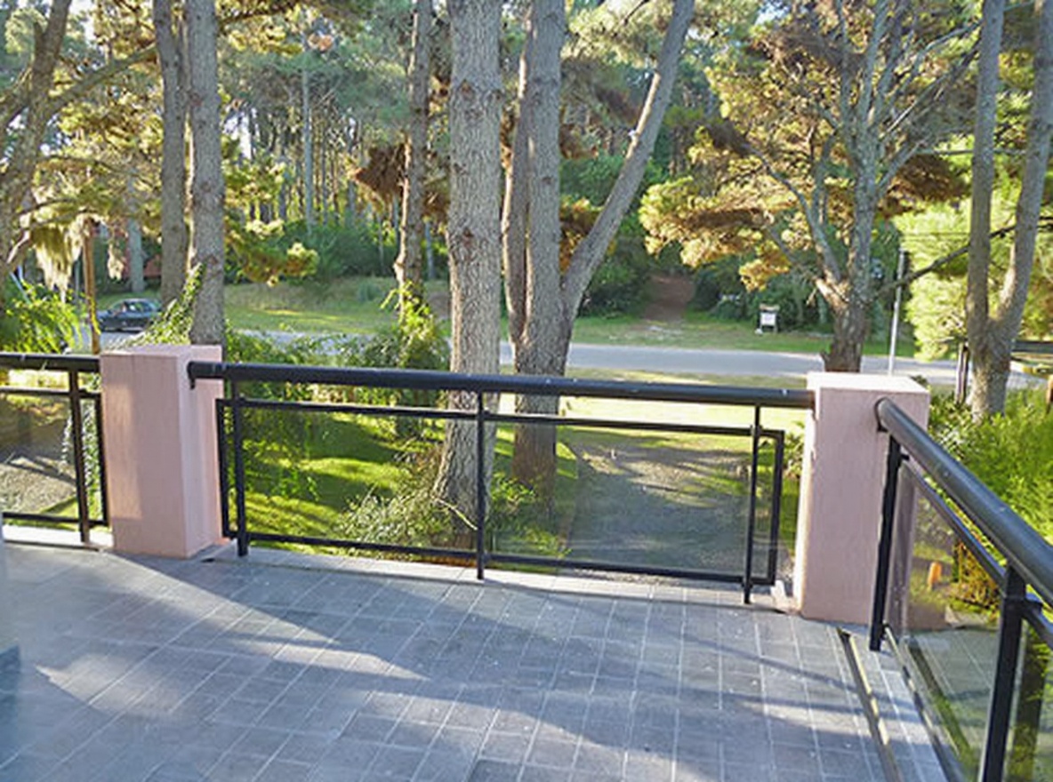 Chalet de 3 dormitorios en Costa del Este miniatura 11