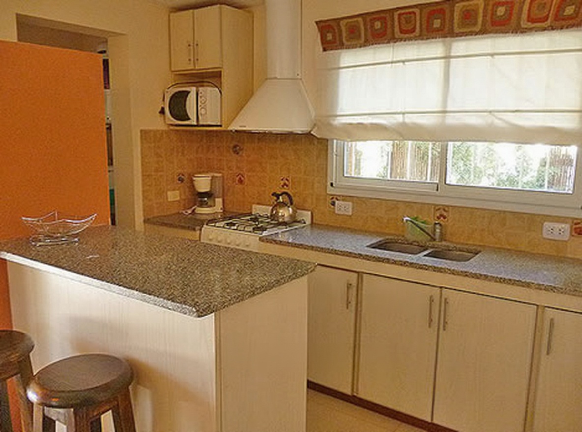 Chalet con cochera en Costa del Este miniatura 4