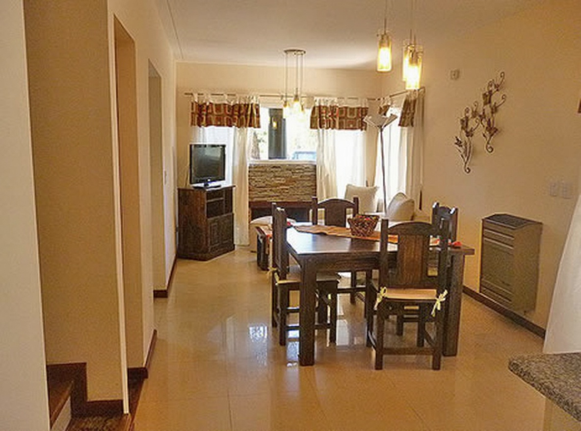 Chalet con cochera en Costa del Este miniatura 5