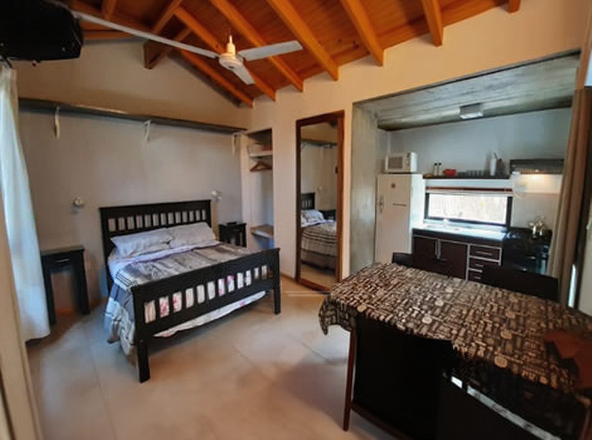 Monoambiente con patio y parrilla a 200 metros del mar en Costa del Este miniatura 2