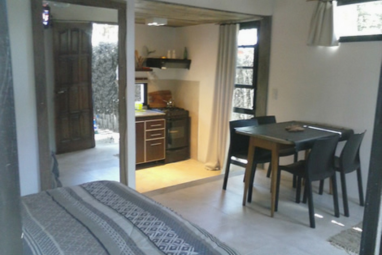 Monoambiente con patio y parrilla a 200 metros del mar en Costa del Este miniatura 3