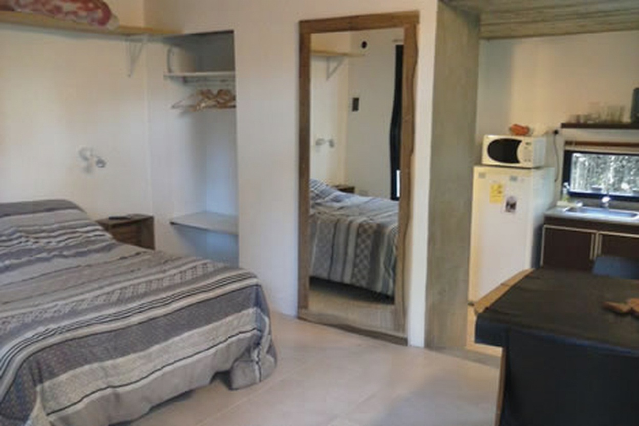 Monoambiente con patio y parrilla a 200 metros del mar en Costa del Este miniatura 4