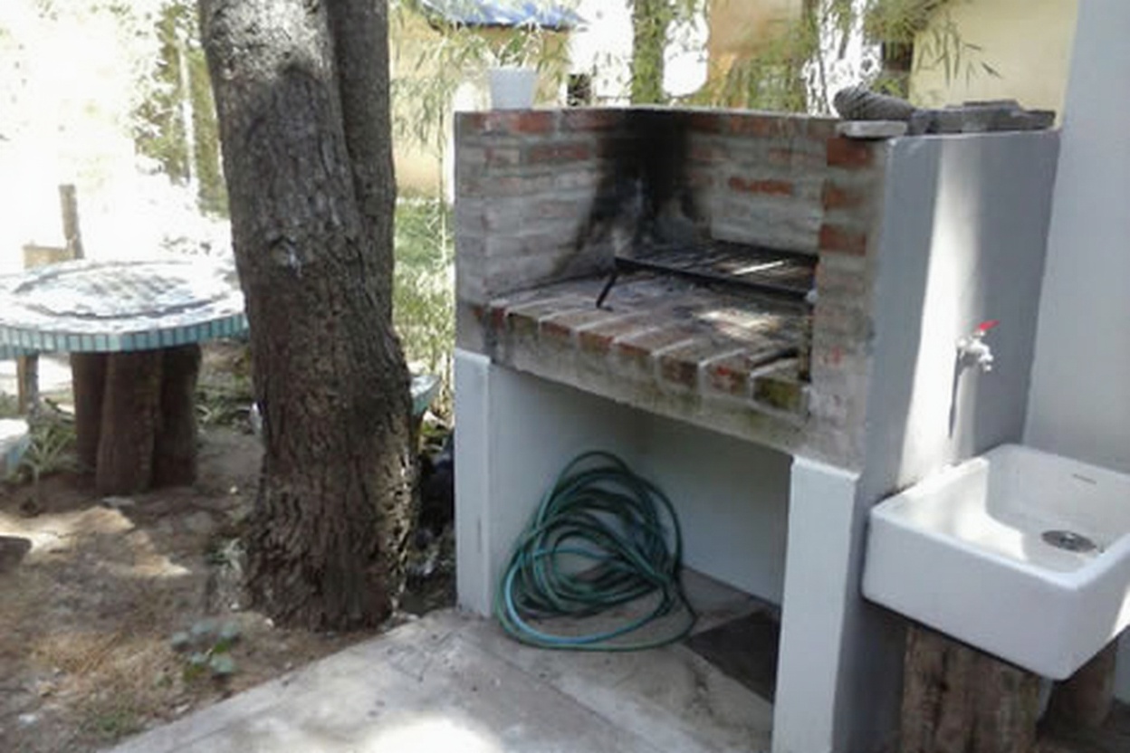 Monoambiente con patio y parrilla a 200 metros del mar en Costa del Este miniatura 8