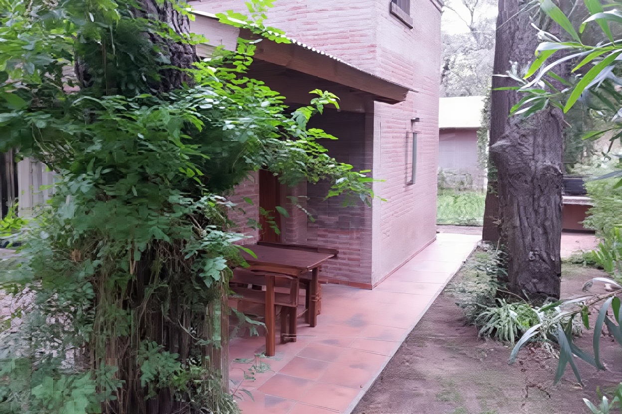 Cabañas con cochera a 150 metros del mar en Costa del Este miniatura 9