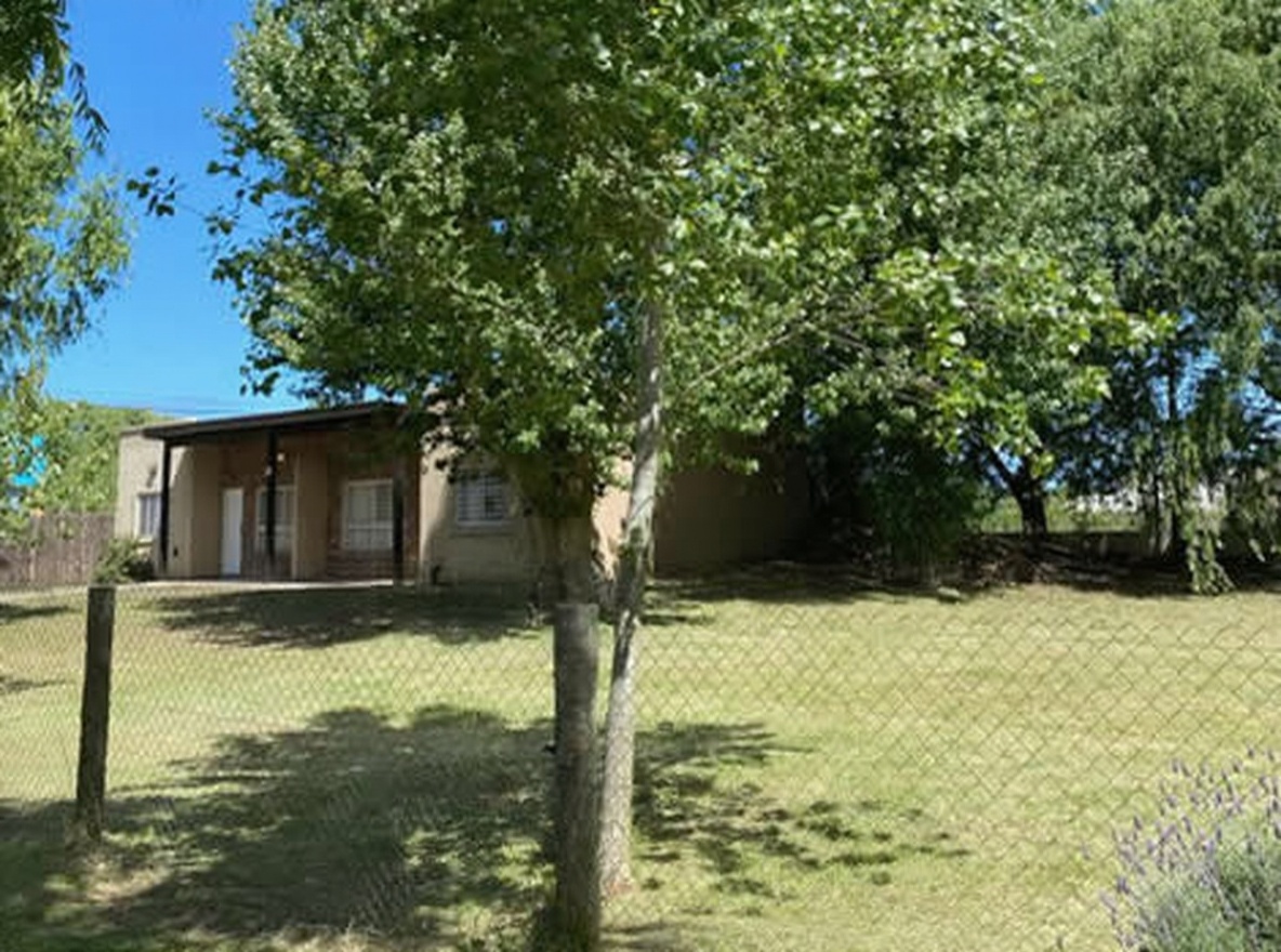 Cabaña con cochera en Mar del Tuyú miniatura 2