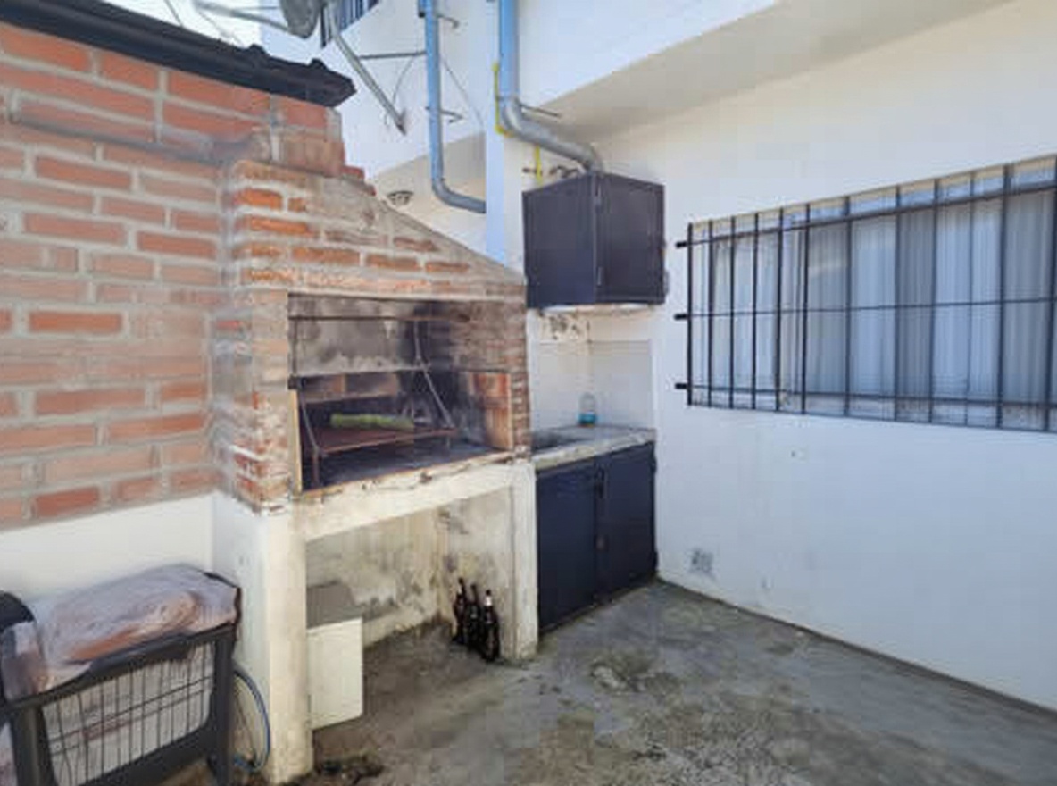 Tríplex con patio y parrilla a 300 metros del mar en Mar del Tuyú miniatura 10