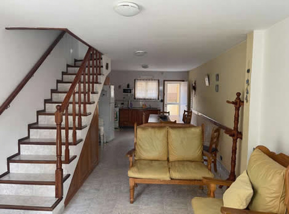 Triplex con 3 baños a metros de la playa en Costa Azul miniatura 3