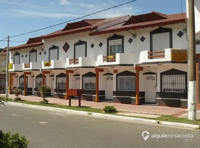 Tríplex con parque y parrilla a 180 metros del mar en San Clemente del Tuyú