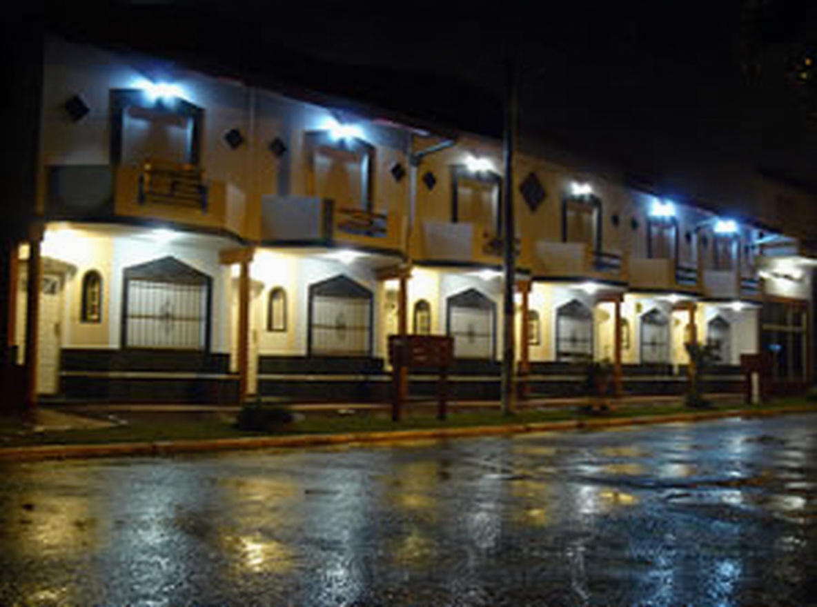 Tríplex con parque y parrilla a 180 metros del mar en San Clemente del Tuyú miniatura 2