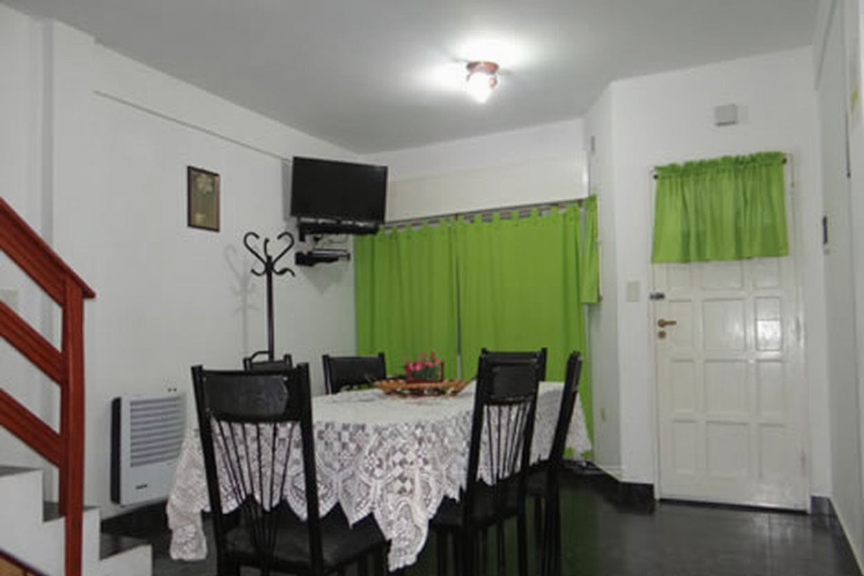 Tríplex con parque y parrilla a 180 metros del mar en San Clemente del Tuyú miniatura 4