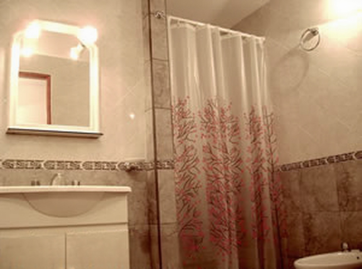 Tríplex con parque y parrilla a 180 metros del mar en San Clemente del Tuyú miniatura 8