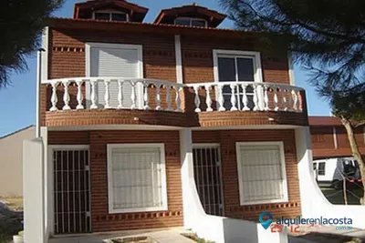Tríplex con patio y parrilla a 2 cuadras del mar en Las Toninas