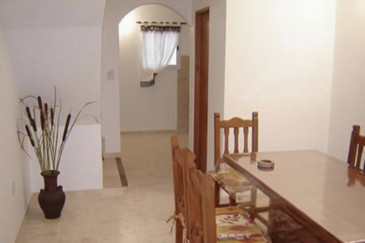 Tríplex con patio y parrilla a 2 cuadras del mar en Las Toninas miniatura 2