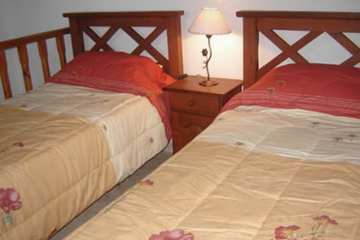 Tríplex con patio y parrilla a 2 cuadras del mar en Las Toninas miniatura 7