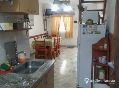 Tríplex con parrilla a 120 metros del mar en Mar del Tuyú foto 2