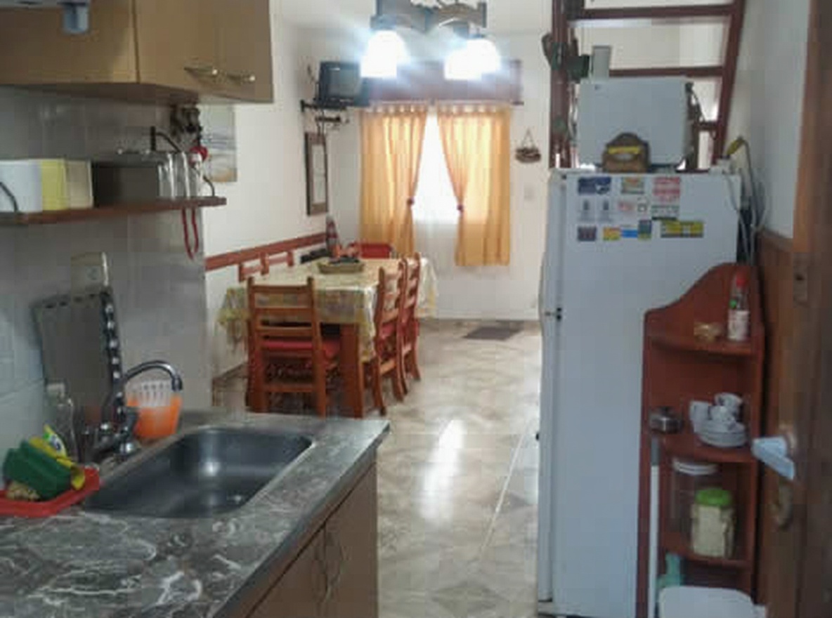 Tríplex con parrilla a 120 metros del mar en Mar del Tuyú miniatura 2