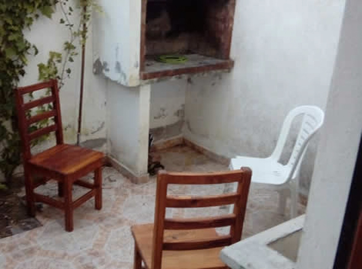 Tríplex con parrilla a 120 metros del mar en Mar del Tuyú miniatura 9