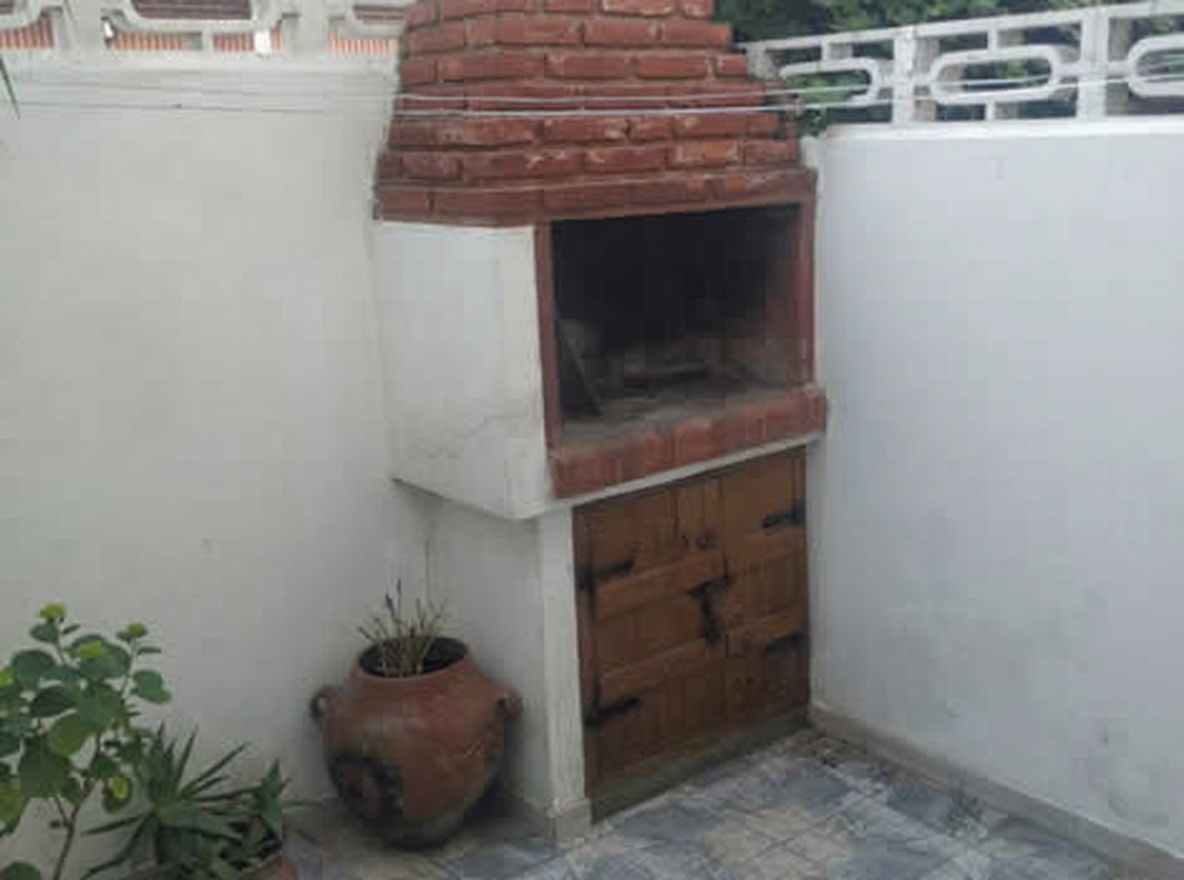 Tríplex con parrilla a 120 metros del mar en Mar del Tuyú miniatura 10