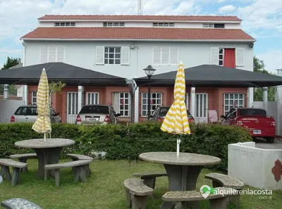 Tríplex con parque y parrilla a 200 metros del mar en Mar del Tuyú