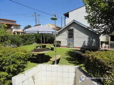 Tríplex con parque y parrilla a 200 metros del mar en Mar del Tuyú foto 3