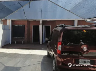 Tríplex con parque y parrilla a 200 metros del mar en Mar del Tuyú foto 4