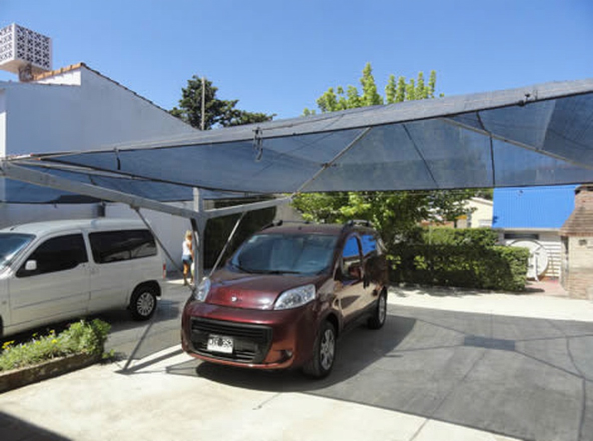 Tríplex con parque y parrilla a 200 metros del mar en Mar del Tuyú miniatura 5