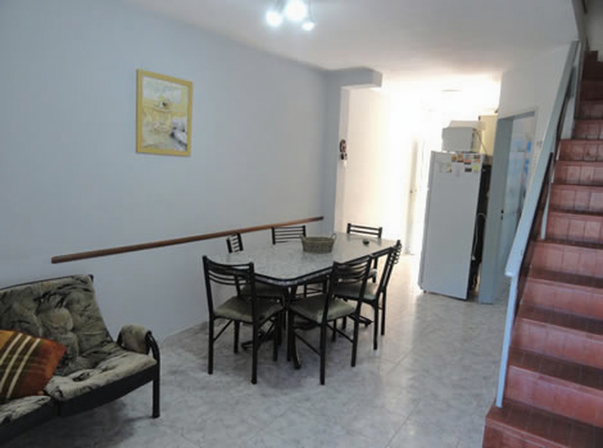 Tríplex con parque y parrilla a 200 metros del mar en Mar del Tuyú miniatura 6