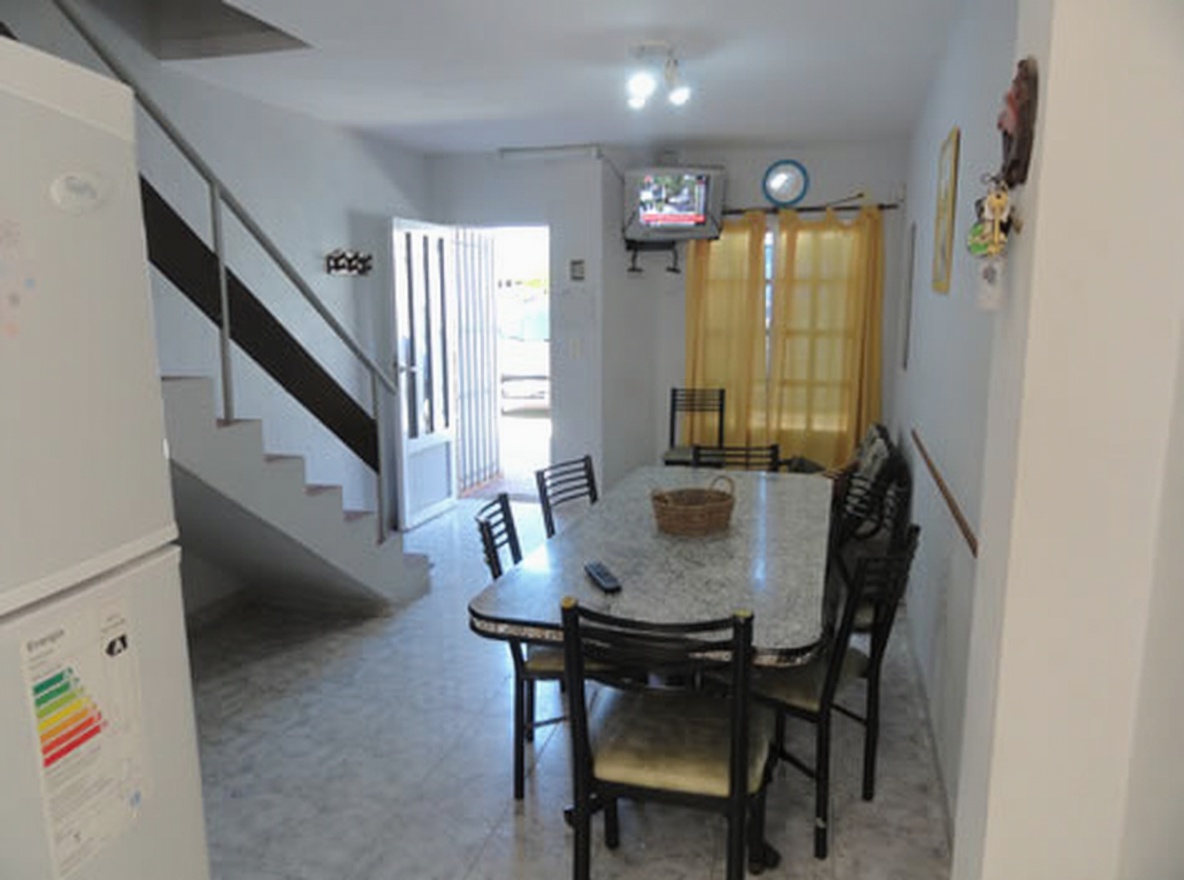 Tríplex con parque y parrilla a 200 metros del mar en Mar del Tuyú miniatura 7