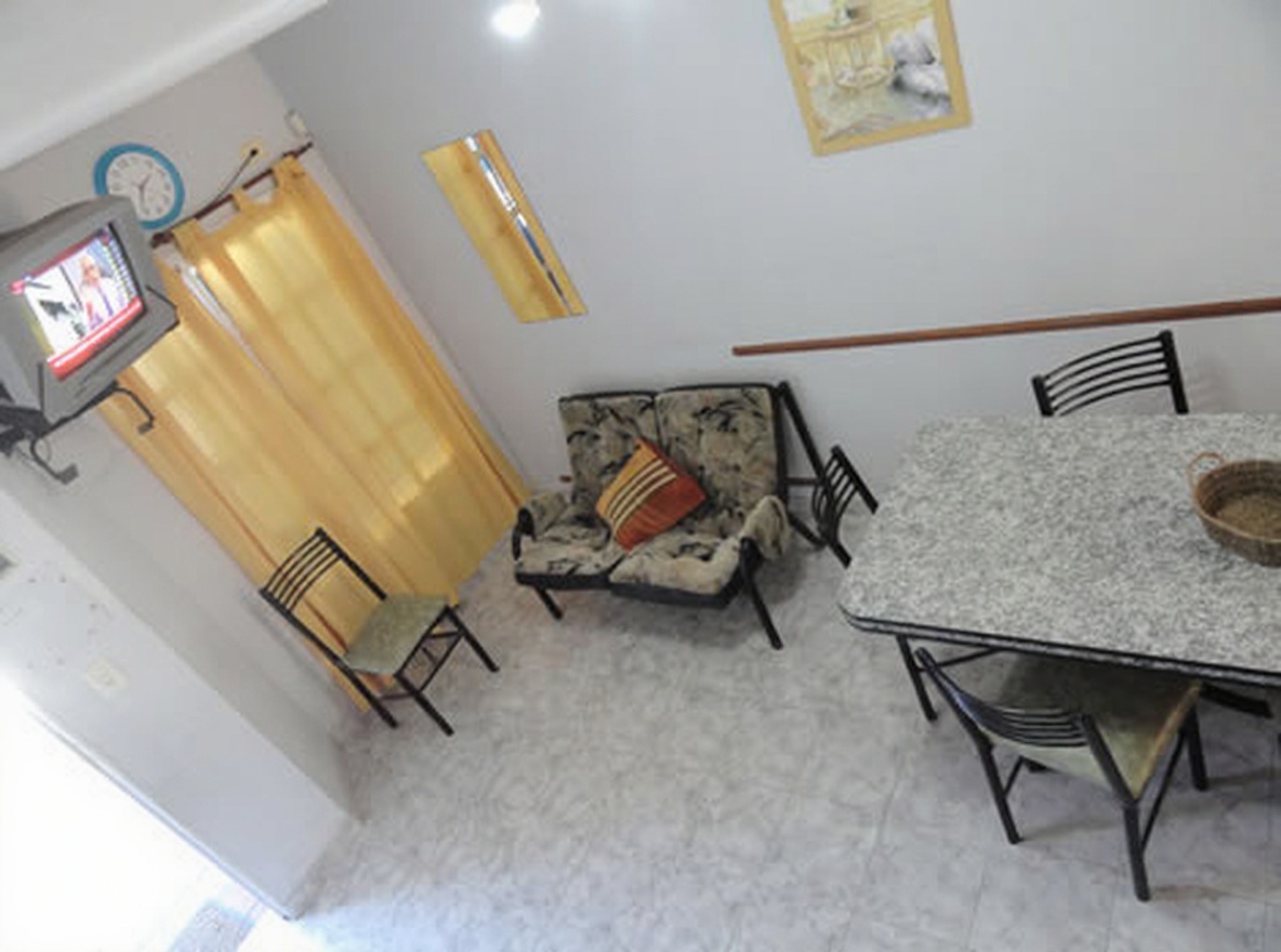 Tríplex con parque y parrilla a 200 metros del mar en Mar del Tuyú miniatura 9