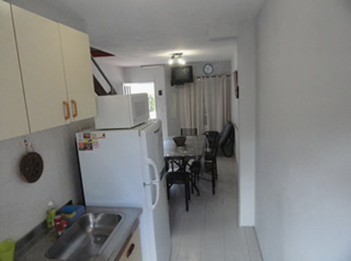 Tríplex con parque y parrilla a 200 metros del mar en Mar del Tuyú miniatura 12