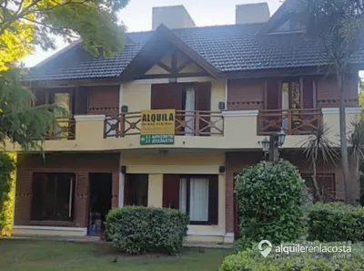 Tríplex con parque y parrilla a 450 metros del mar en Costa del Este