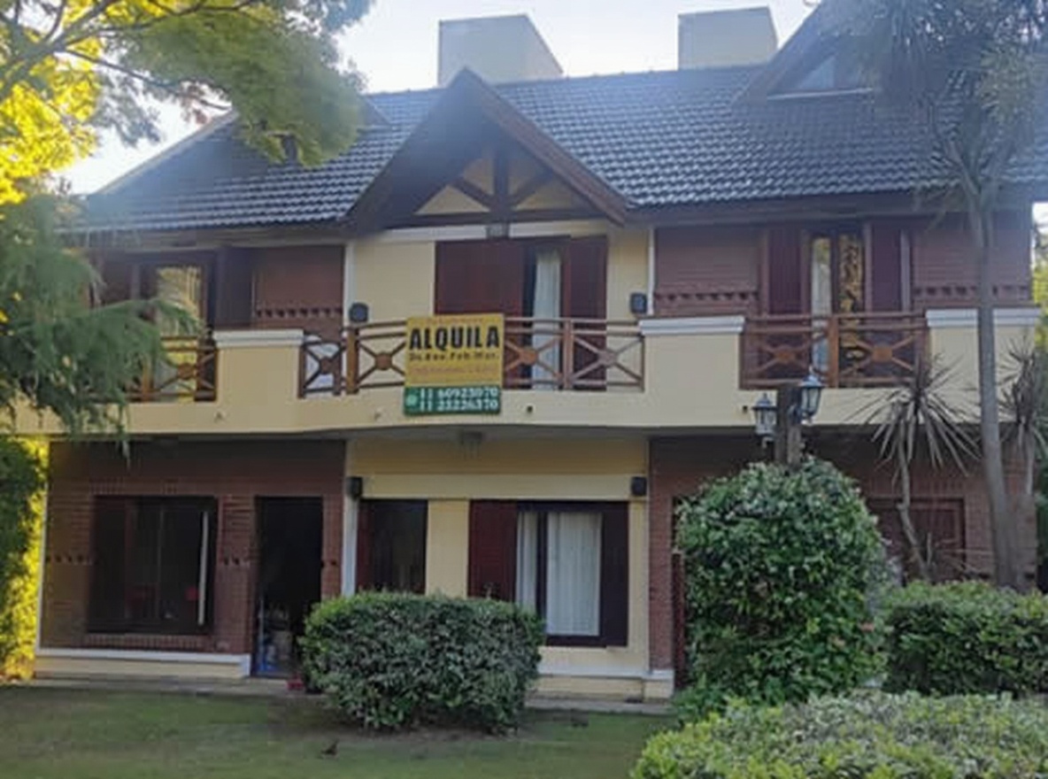 Tríplex con parque y parrilla a 450 metros del mar en Costa del Este