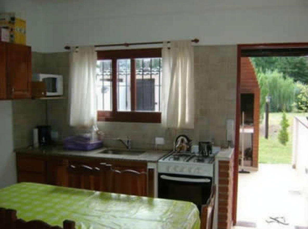 Tríplex con parque y parrilla a 450 metros del mar en Costa del Este miniatura 4