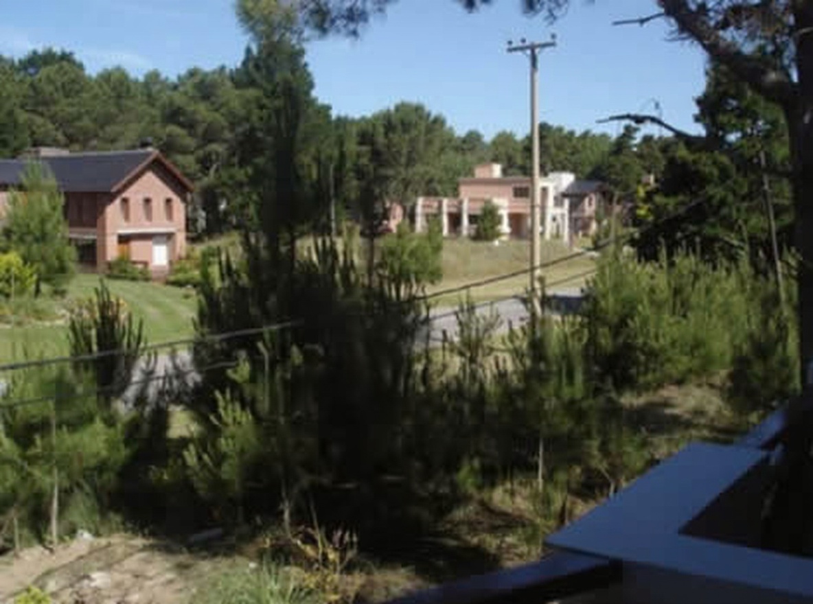 Tríplex con parque y parrilla a 450 metros del mar en Costa del Este miniatura 10