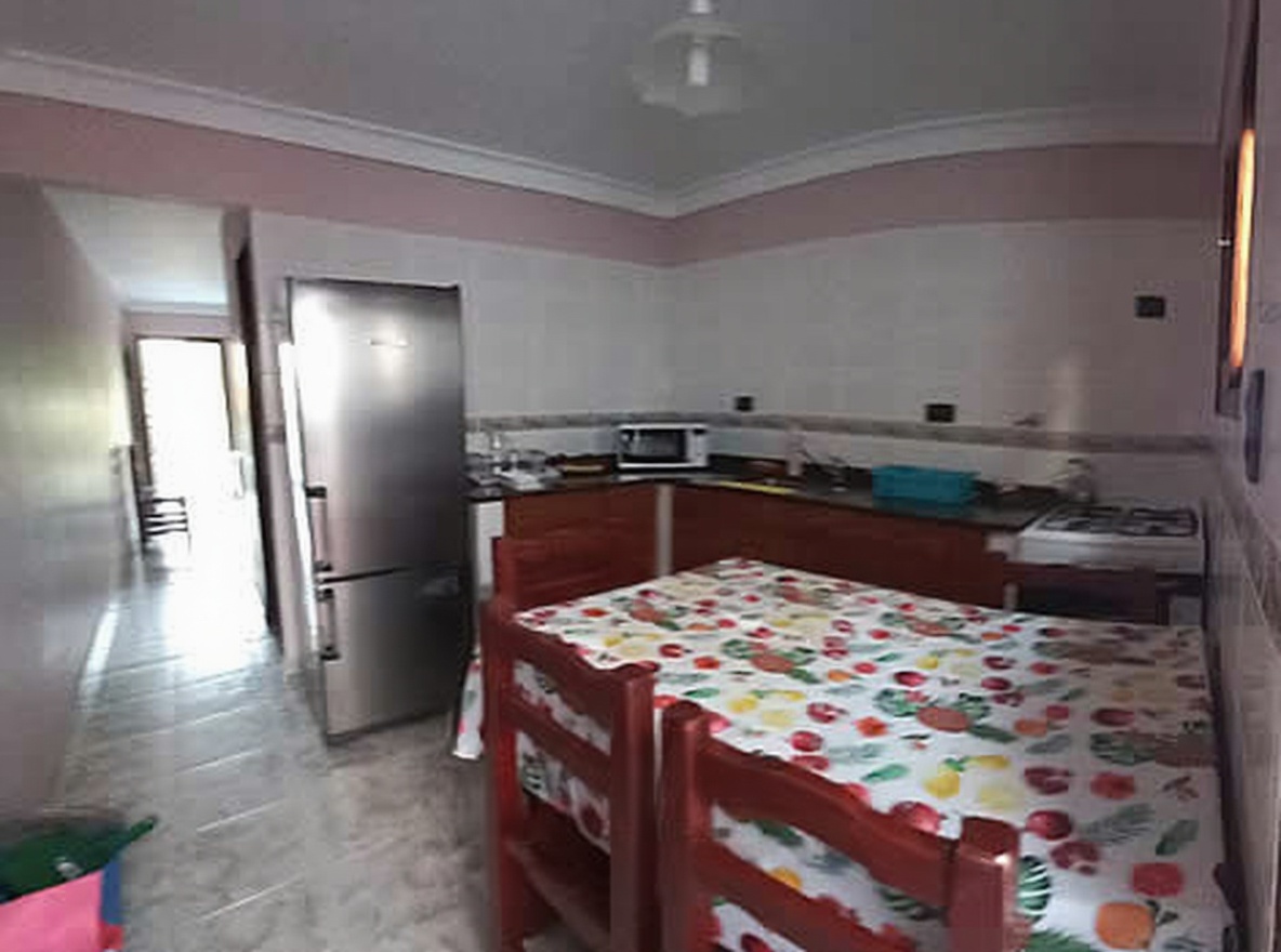 Triplex en Costa Azul con 2 baños y cocina comedor miniatura 3