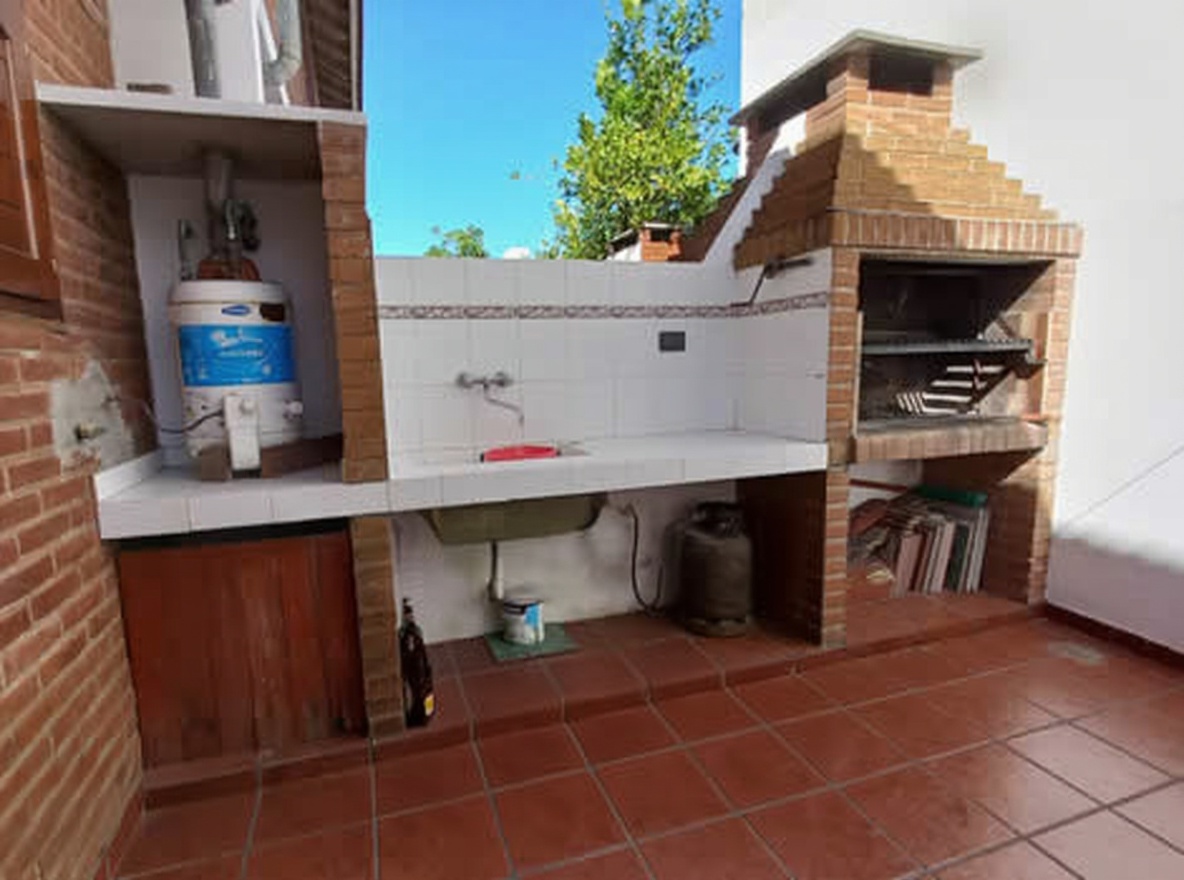 Triplex en Costa Azul con 2 baños y cocina comedor miniatura 9