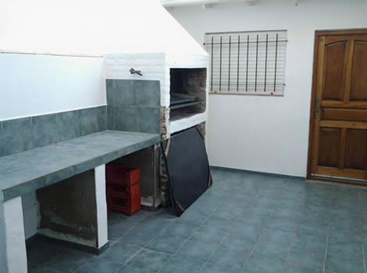 Tríplex con patio y parrilla en Mar del Tuyú miniatura 11