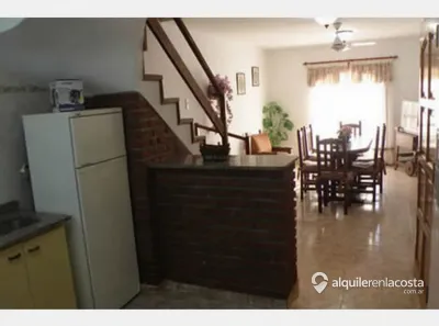 Tríplex con patio y parrilla a 100 metros del mar en Lucila del Mar foto 2