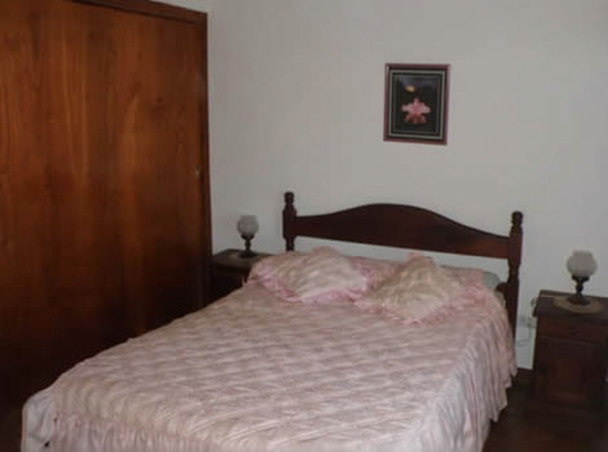 Tríplex con patio y parrilla a 100 metros del mar en Lucila del Mar miniatura 3